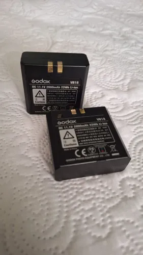 Flash Godox Vb-18 P/ Flash Godox V860 E V860ii<br>Unidade: R$ 180,00<br>As duas: R$ 300,00