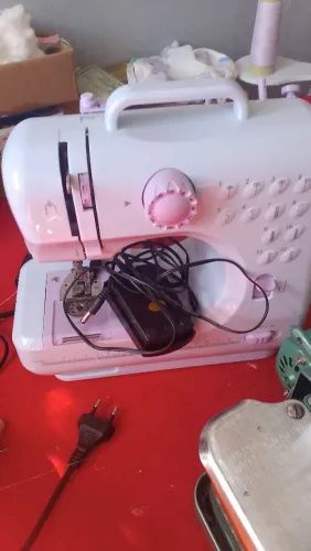 Mini máquina costura