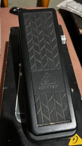 Behringer Hellbabe (Troco por Amplificador)