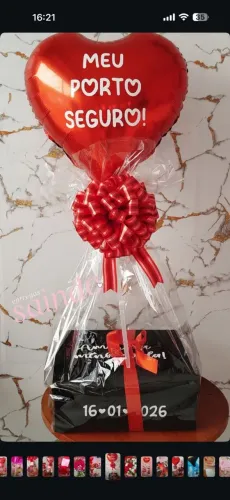 Ela vai dizer que quer presente, mas vc já sabe né?