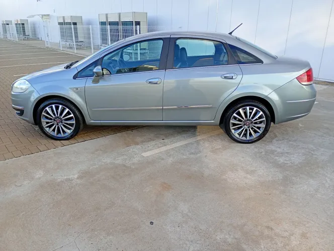 Fiat Linea Absolute 1.9/1.8 Flex Dualogic 4P 2015