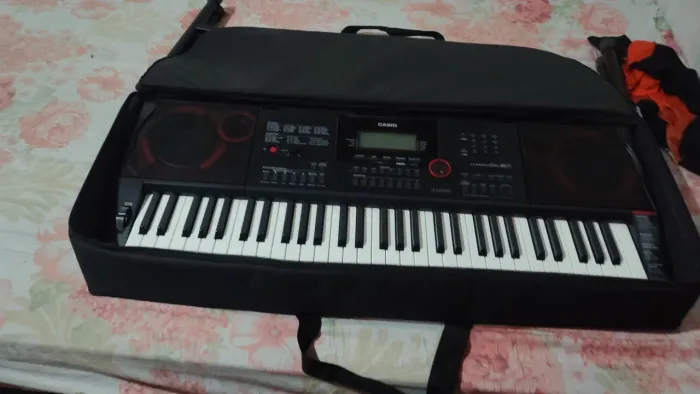 Vendo teclado da marca Cássio novinho já vai completo bolsa etc.