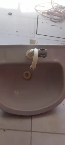 Pia para banheiro cinza claro
