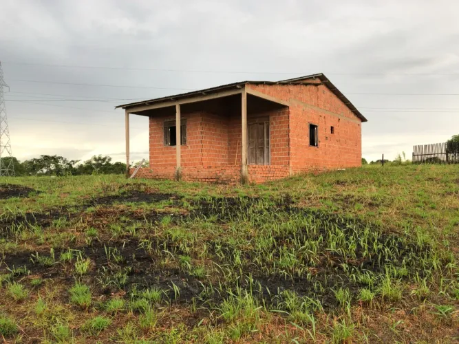 Vendo terreno com casa em construção