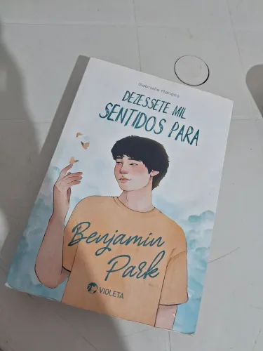 Livro Dezessete Mil Sentidos Para Benjamin Park