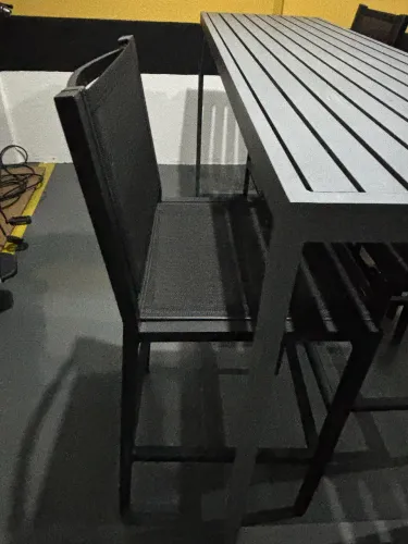 Mêsa de alumínio 2,0 x 1,0 largura 0,6. Com 4 banquetas combinadas