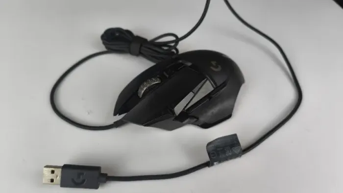 Mouse Gamer Logitech G502 HERO - Com Detalhe no Botão Esquerdo (Para Conserto ou Peças)