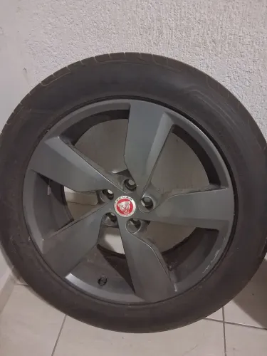 Jogo 4 Rodas e Pneus meia 235 / 55 R 19 vida de Jaguar