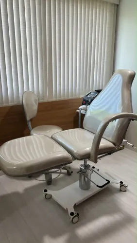 Móveis e mesas para clínica