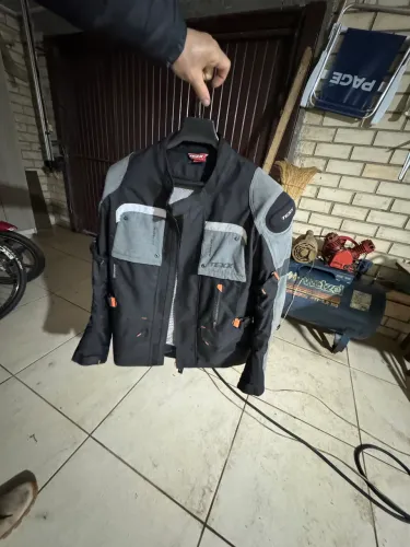 Jaqueta e calça motoqueiro
