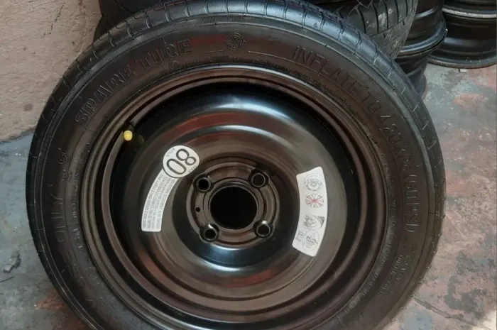 Estepe fino aro 15 ou 16 original da Peugeot. Citroen e ford 