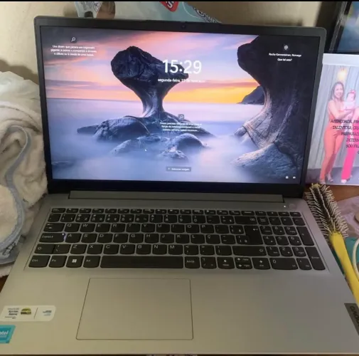 Vendo notebook Lenovo semi novo 1 ano de uso