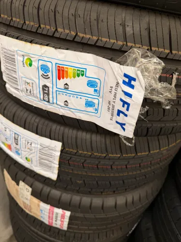 Pneu 205/55 R16 $340.00 unidade à vista