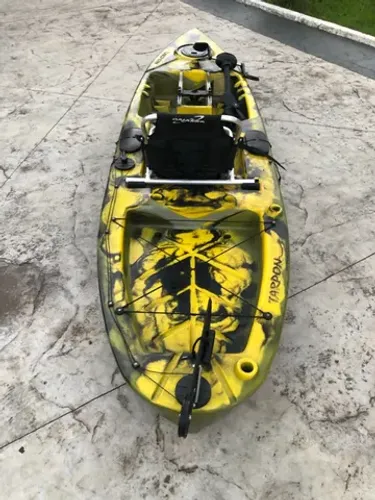 Caiaque Tarpon com ou sem pedal Semi novo a pronta entrega pode retirar em nossa loja