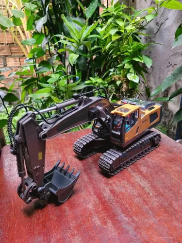 Escavadeira de Brinquedo - Controle Remoto
