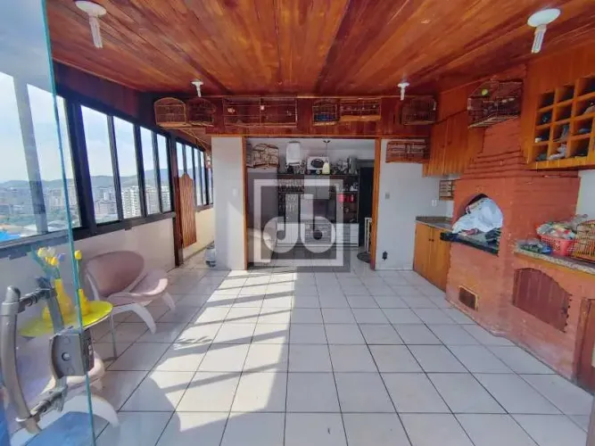 Rua Conselheiro Agostinho - Excelente Cobertura - Terraço - Sala - 2 Quartos - Vaga de Gar