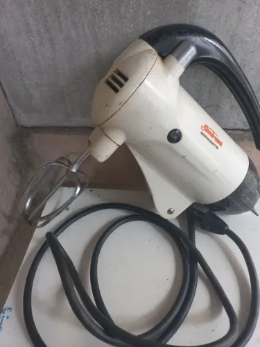 Antiga batedeira Sunbeam no estado 