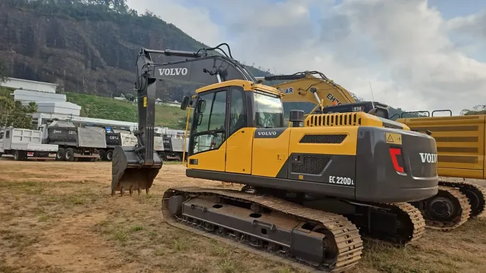Escavadeira Volvo 220 DL - 2018