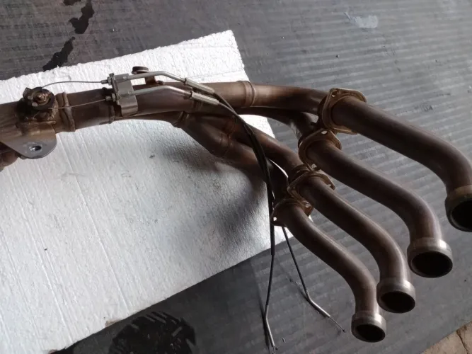 Curva saída escapamento da moto srad 1000 Suzuki