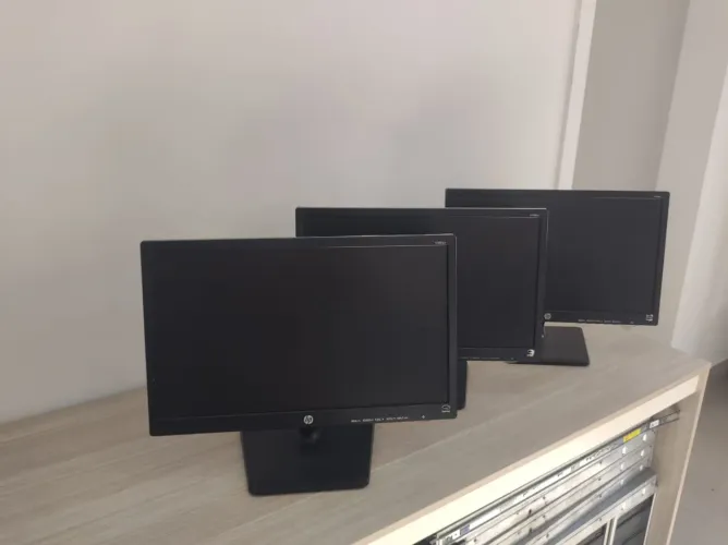 Monitor 19" HP R$150,00 cada