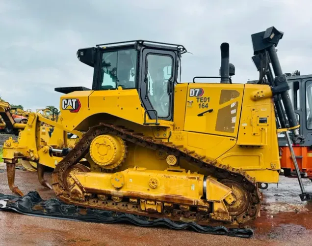Trator de Esteira Caterpillar D7 ano 2021 com 2950 horas, em MG