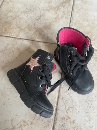 Bota infantil com Estrela Tamanho 23/24