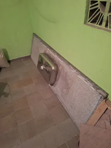 Pia de Granito e Cuba de inox - Usada 2 metros