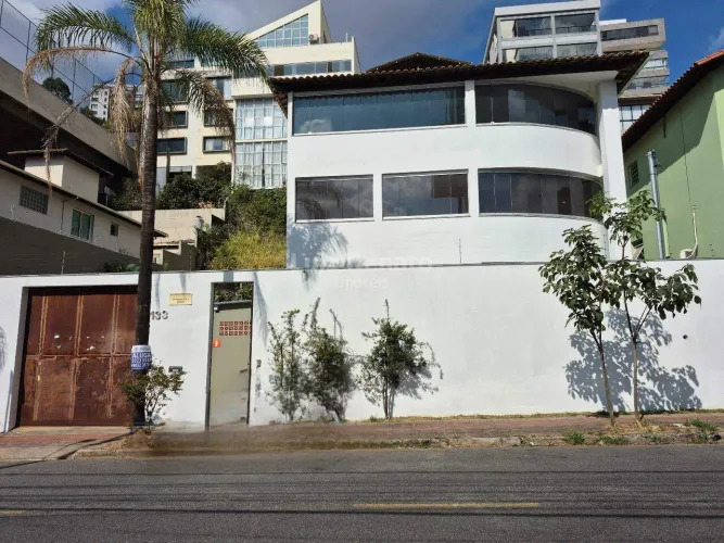 Casa à venda no bairro Santa Lúcia