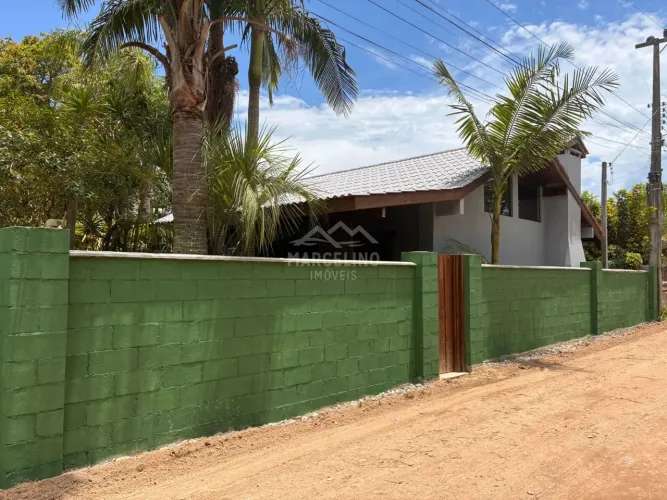 Casa para aluguel de temporada Centrinho da Praia do Rosa TEMPORADA/FÉRIAS