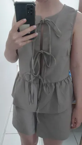 Conjunto Feminino de Short e Blusa com Amarração - Tamanho P