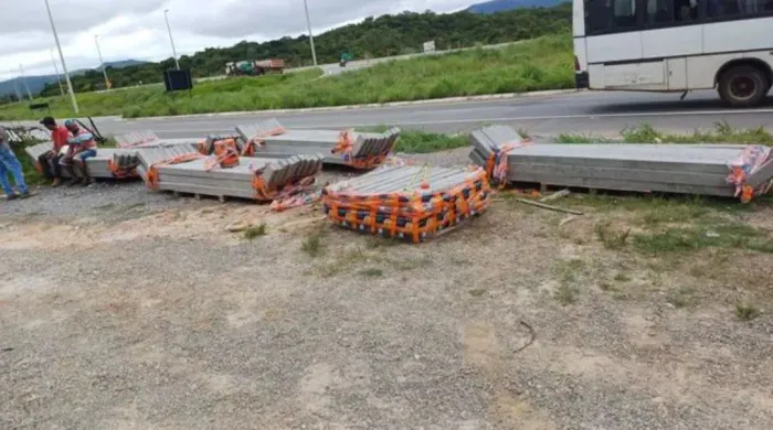 Alambrado, conserto e montagens, postes de concretos, tela e galpões metalicos.