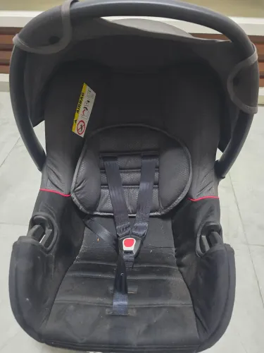Bebê conforto.