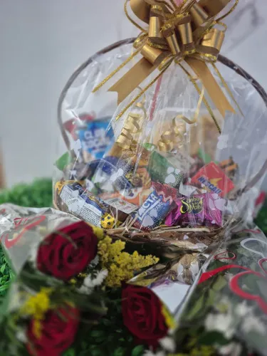 Cesta de Chocolate e Flores - Presente Especial