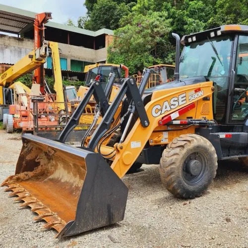 OPORTUNIDADE - RETROESCAVADEIRA CASE 580N 2020