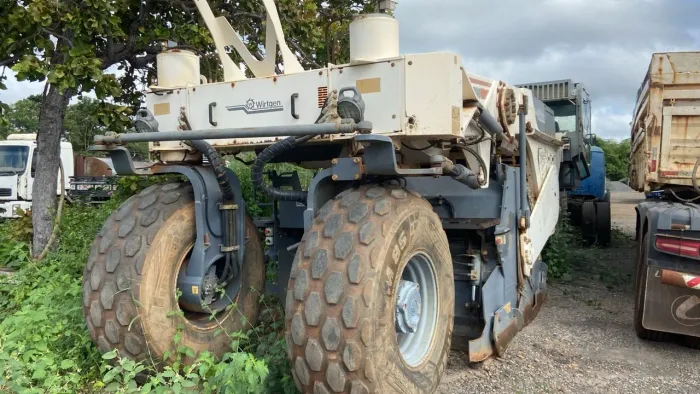 Recicladora wirtgen wr2000 ano 2011