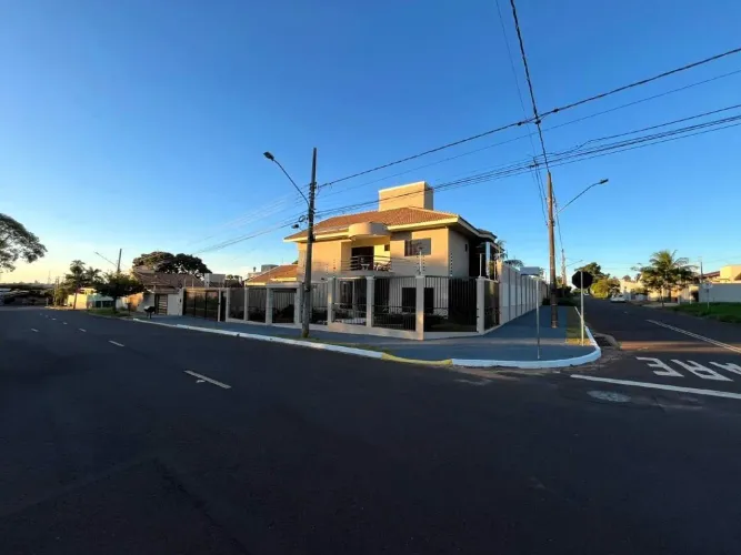 Sobrado à venda, 1 quarto, 3 suítes, Parque Residencial Rita Vieira - Campo Grande/MS