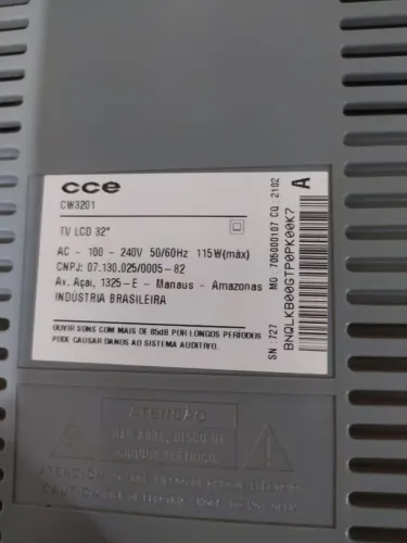 Retirada peça Cw 3201 CCE lcd