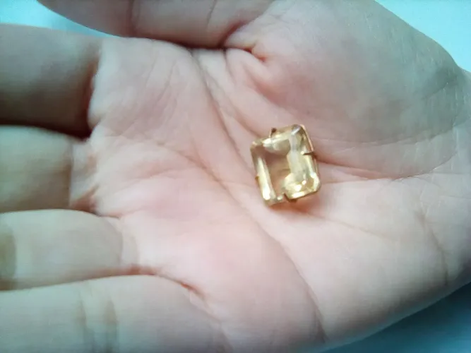 Pedra de Topázio legítimo com aro banhado a ouro