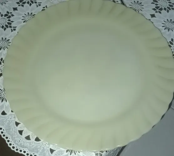 Prato de Louça Vintage com Borda Trabalhada