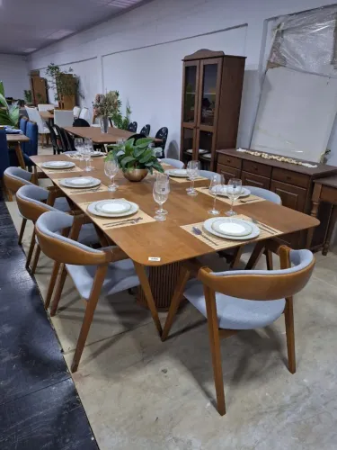 Mesa de Jantar com 8 cadeiras