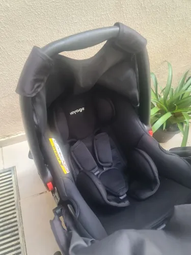 Carrinho com bebê conforto
