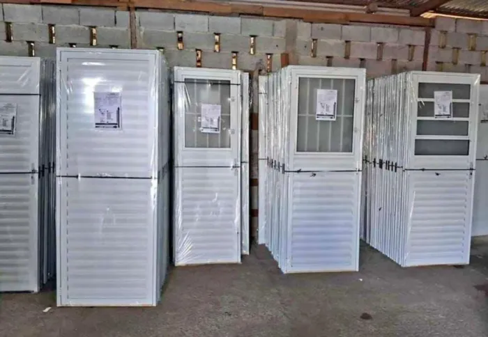 Portas de alumínio branco APARTIR de R$599,99 - Direto da Fábrica!