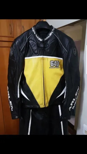Macacão em couro para motociclista com alta performance e qualidade para sua segurança.