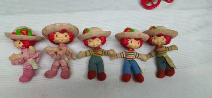 Boneca Moranguinho miniatura corpo de tecido