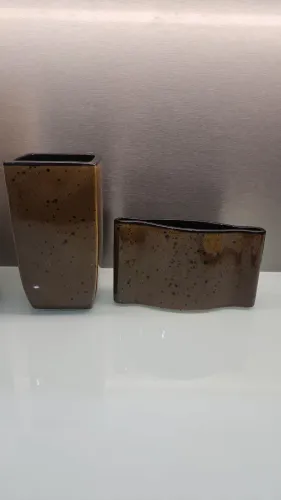 Kit de 2 vasos de cerâmica caramelo com detalhes marrom