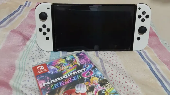 Nintendo Switch OLED - Mario Kart 8 Deluxe