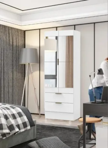 Guarda-Roupa Moderno com Espelho