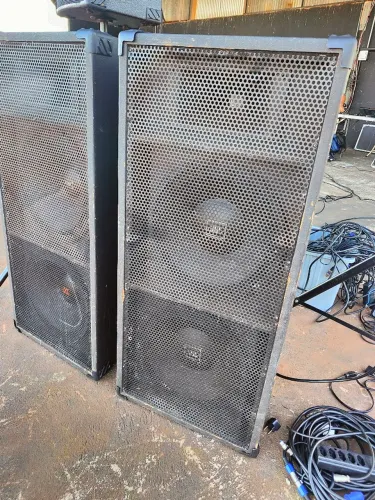 Par de Caixas de Som Profissionais com Potência