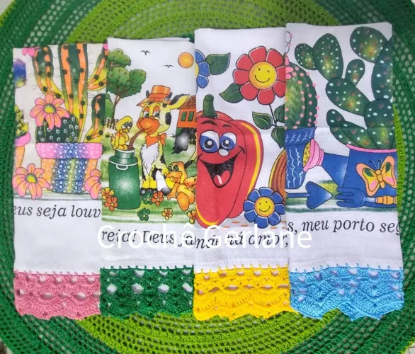 Panos de prato com bico em crochê 