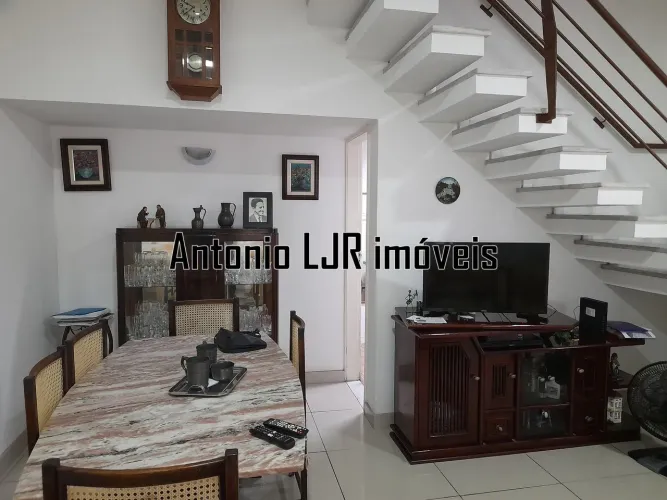 Casa de condomínio 146 m² varanda, ampla sala, 2 quartos, suíte, 2 vagas.